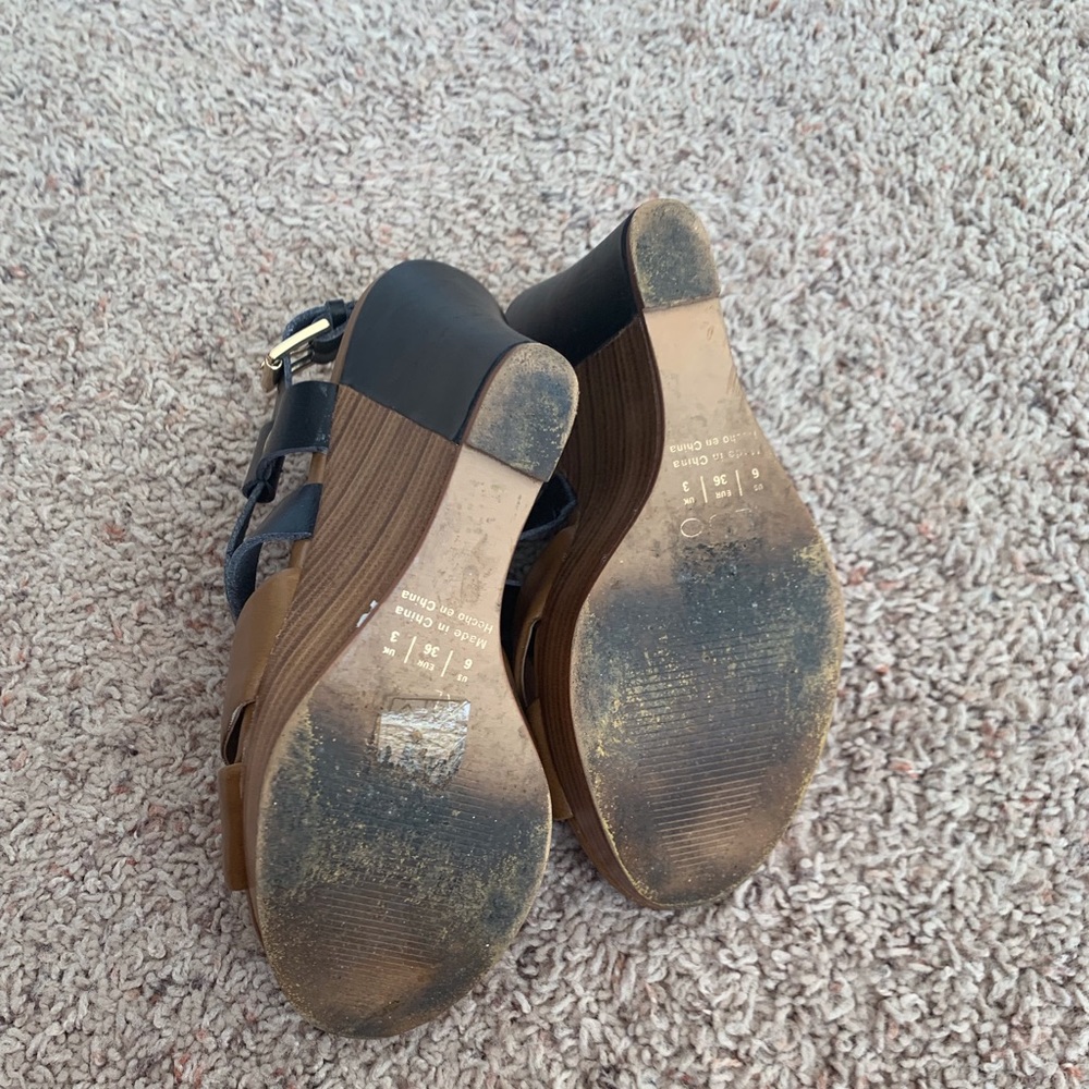 ALDO Bi-Color Wedges - Picture 4 of 6